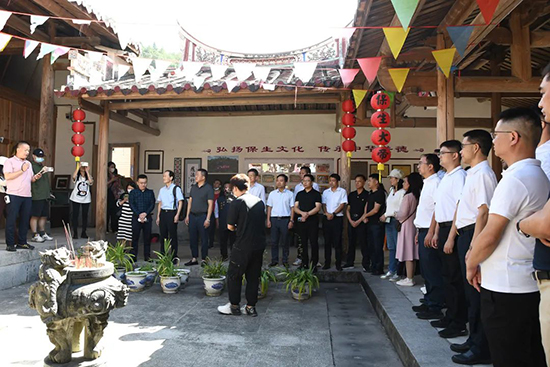 13 振興茶產(chǎn)業(yè) 媒體來(lái)助力  廈門市安溪商會(huì)組織媒體記者走進(jìn)安溪茶鄉(xiāng)847.png