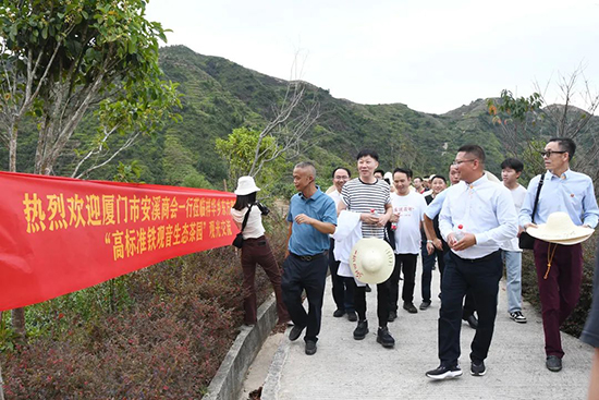 13 振興茶產(chǎn)業(yè) 媒體來(lái)助力  廈門市安溪商會(huì)組織媒體記者走進(jìn)安溪茶鄉(xiāng)1087.png