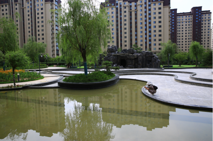 美麗小區(qū)品牌靚 規(guī)范管理樹標桿 )8.113791.png